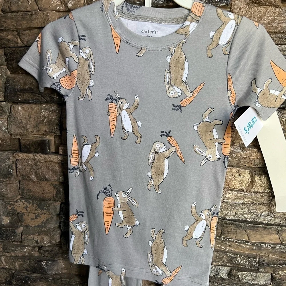 Carter's Gray Pajama Sets with Giraffe Pattern